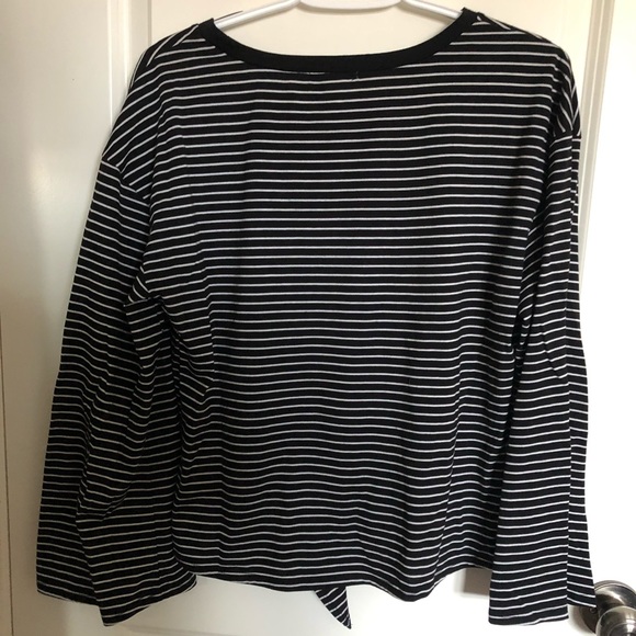 Black and white striped shirt - Picture 2 of 3